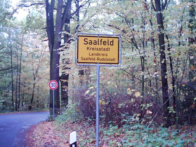 Ortseingangsschild Saalfeld