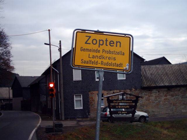 Ortseingangsschild Zopten